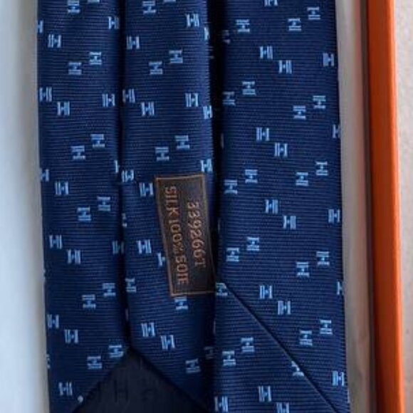 Hermès Navy Blue Silk Tie NIB - Picture 6 of 6